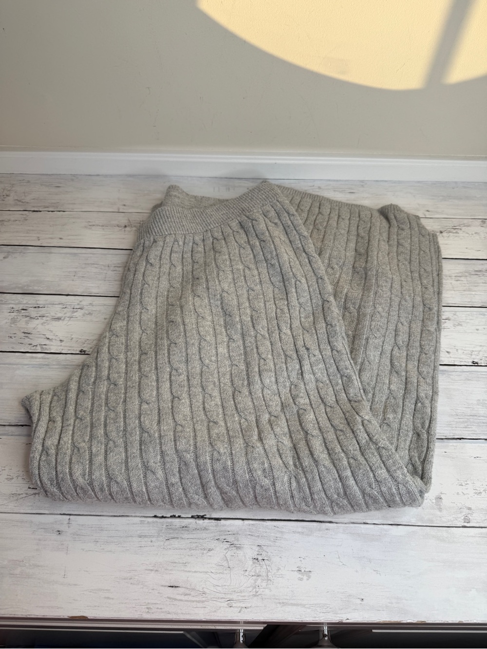 GAP Light Gray Cropped Knit Pants - Large